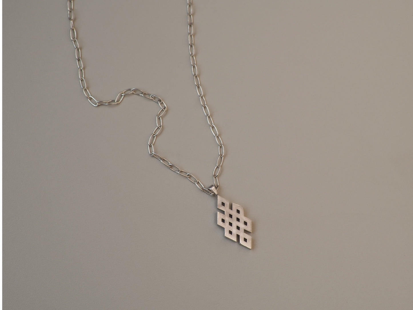 Collar nudo de cuchillo PIEZA ÚNICA (listo para enviar)